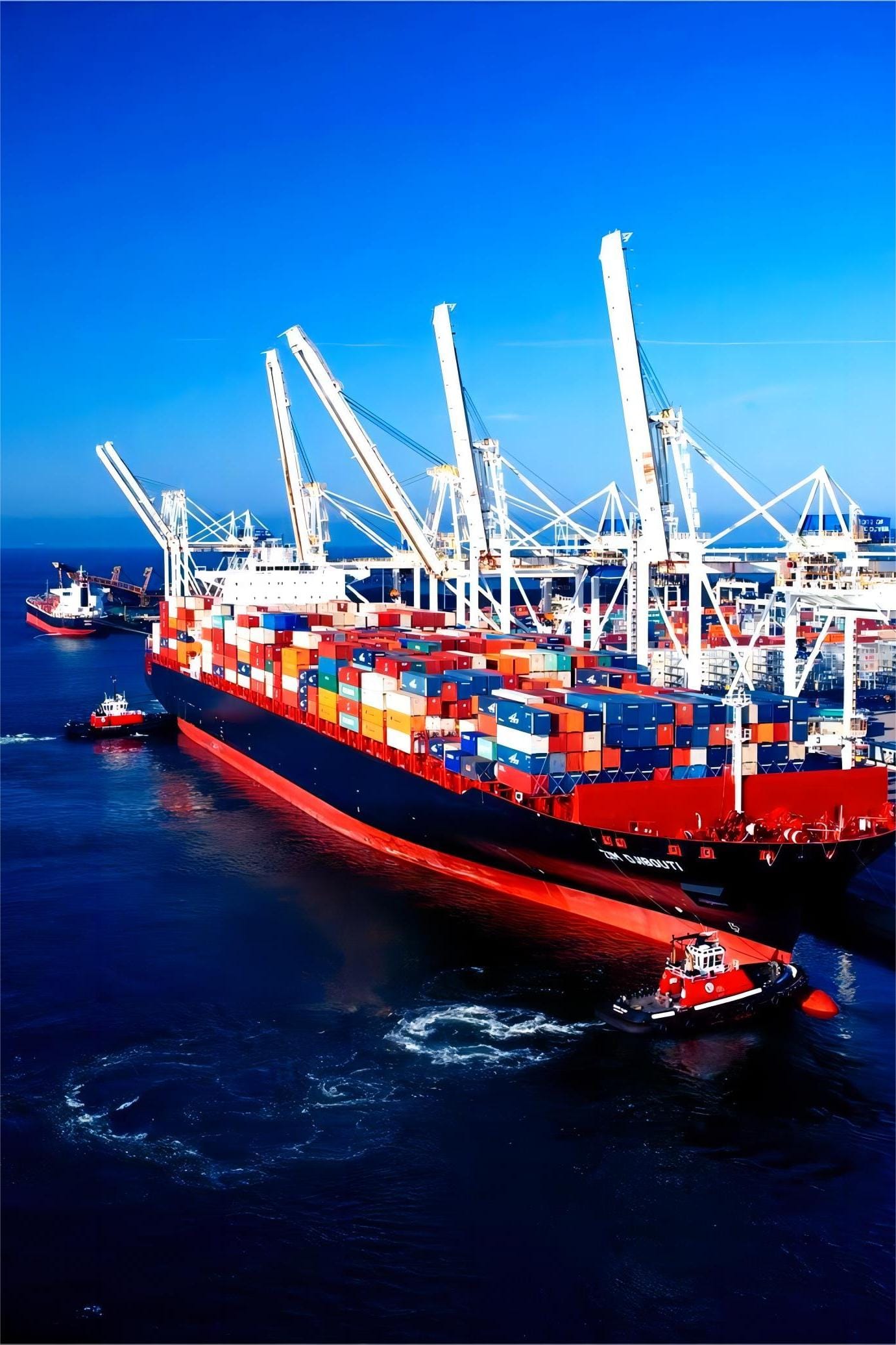 Cargo ship transporting containers for China to France sea freight premium service